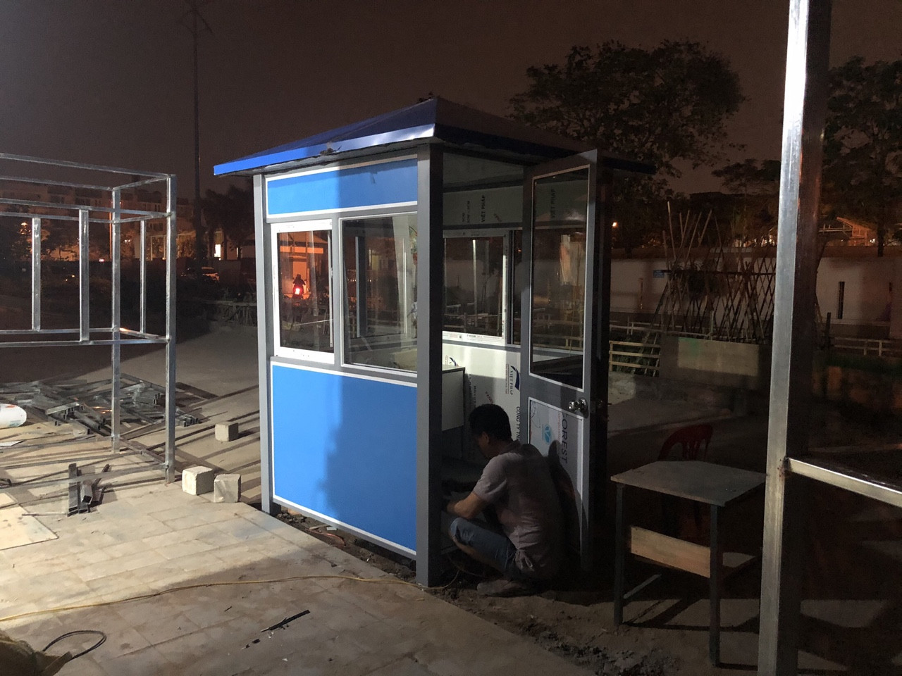Lắp đặt cabin chốt bảo vệ bằng thép