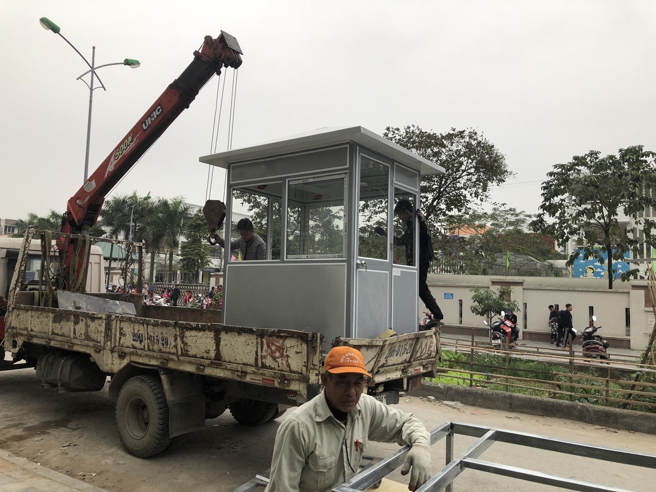 Giao nhà bảo vệ