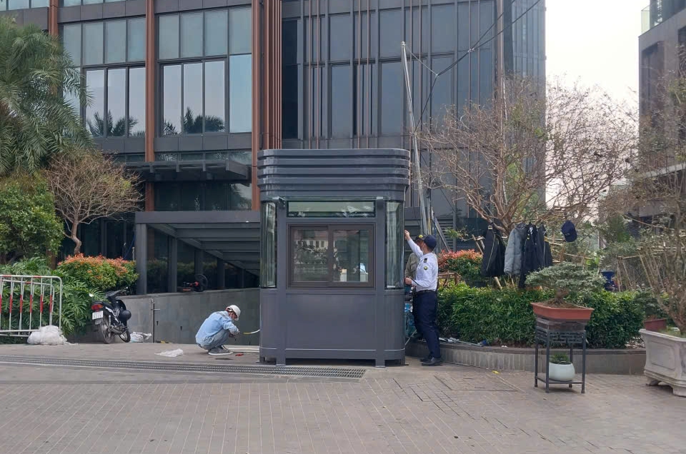 Lắp đặt chốt bảo vệ cho các toà nhà trung tâm