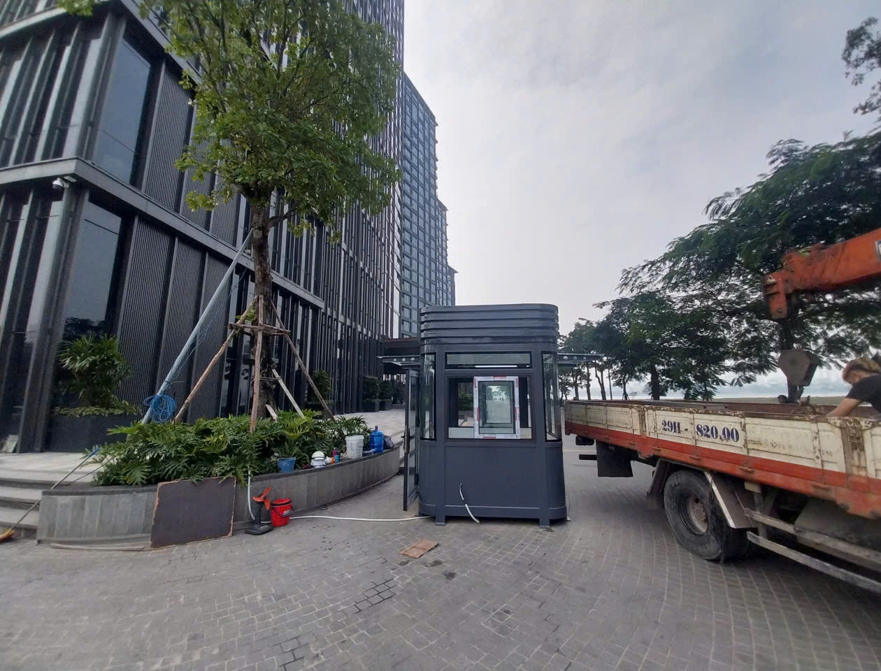 Thi công chốt gác cho toà nhà