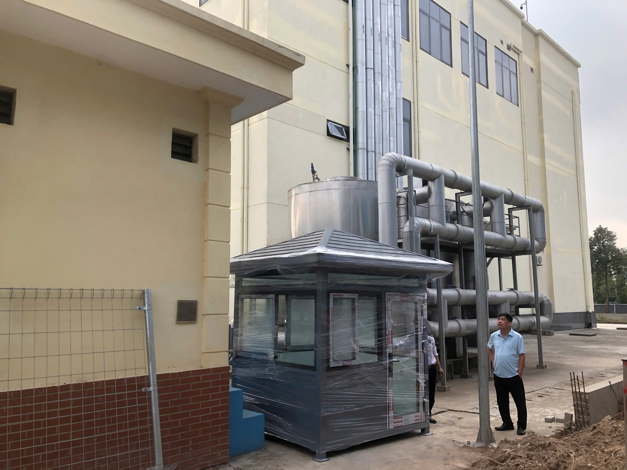 Lắp đặt chốt bảo vệ nhà máy